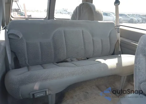 1999 Chevrolet Tahoe z USA, uszkodzony, nr VIN 3GNEK18R0XG101772